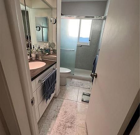 2nd image of 2110 NE 39th St APT 1B