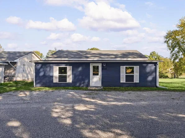 610 E Livingston St, Monticello, IL 61856
