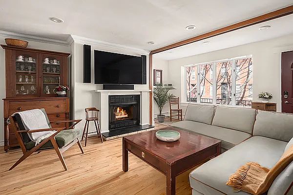 1st image of 164A Huntington St APT B