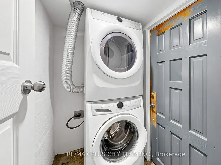 402 Woodbine Ave — Photo 21