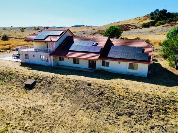 44000 Lakeview Rd, Lake Hughes, CA 93532