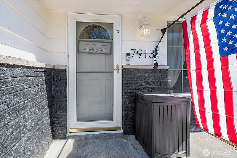 5th image of 7913 Westshore Drive SW