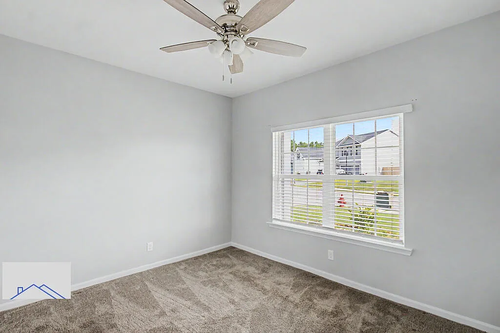 5 bed, 3.0 bath, 3170 sqft, $2,650 — Photo 2