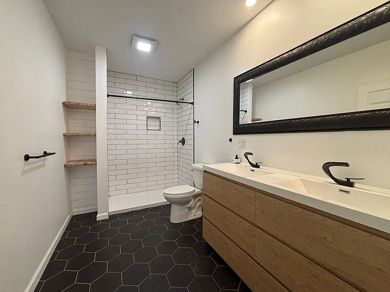 318 Bronson St #201 — Photo 7