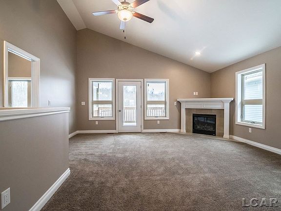 5th image of 826 War Bonnet Dr