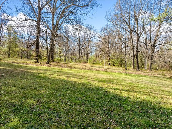 3rd image of 4 Meriwether Pond