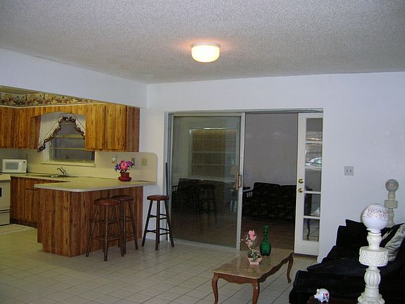 Liv. rm leading to fam rm