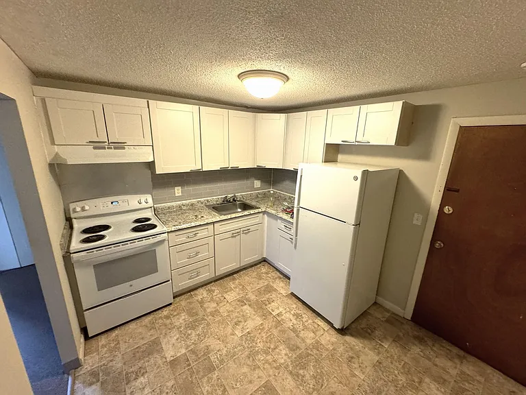 330 Nesmith St — Photo 2