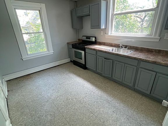 5th image of 70 Eaton Pl #4R