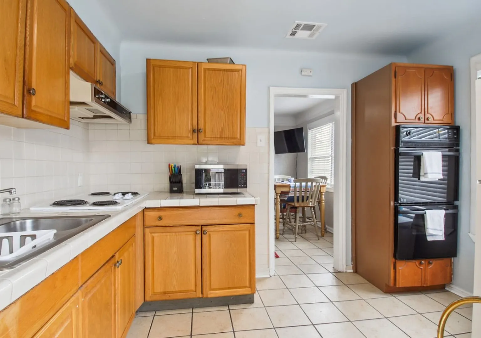 Cozy 3BR-2BR Retreat steps to Ochsner NOLA Gateway — Photo 4