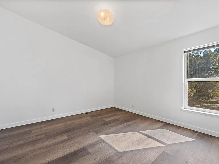 1057 E La Loma Ave — Photo 44