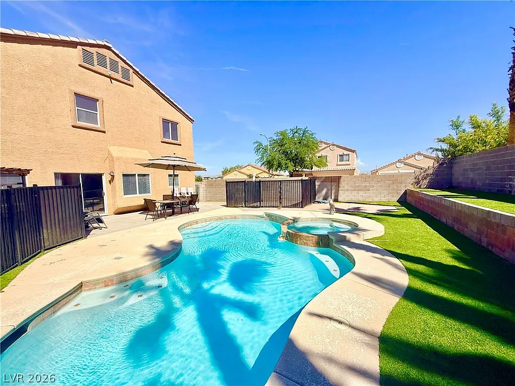4 bed, 2.5 bath, 2045 sqft, $3,500 — Photo 4