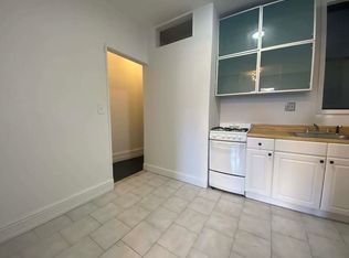 428 W 47th St #W4, New York, NY 10036