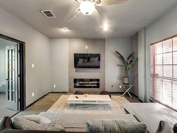 3rd image of 4547 Buckingham Dr
