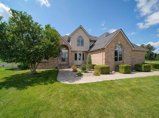 1245 Berkshire Ct, Adrian, MI 49221