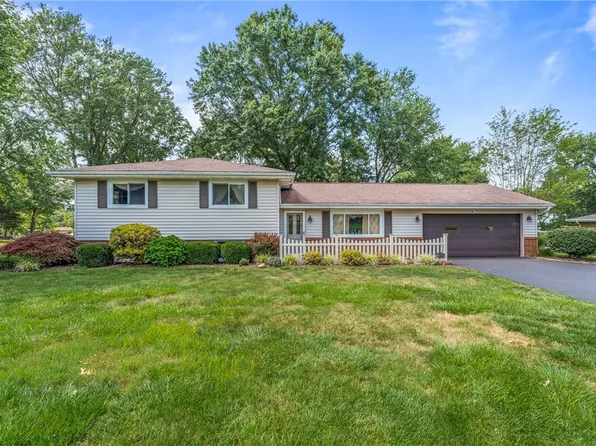 1505 Catalina Pl, Hermitage, PA 16148