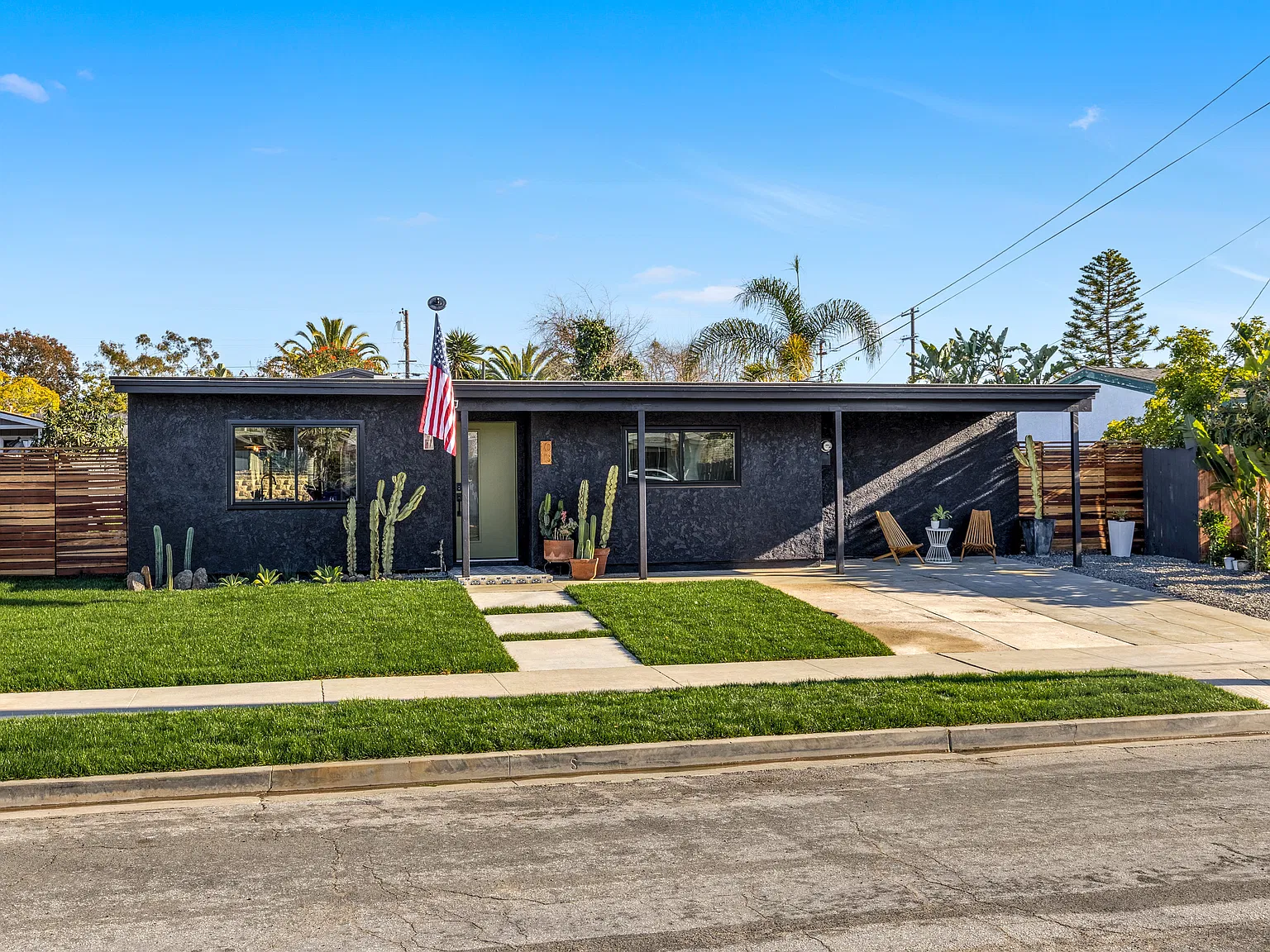 1013 Santa Anita St — Photo 2