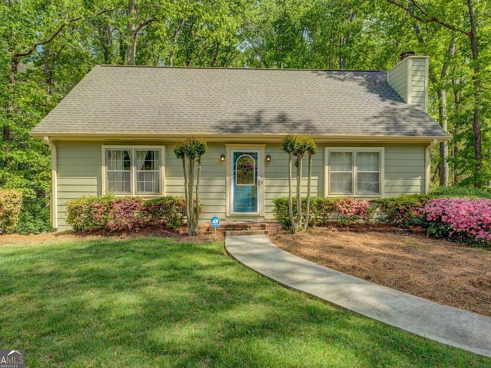 1st image of 3957 Woodland Cir SE