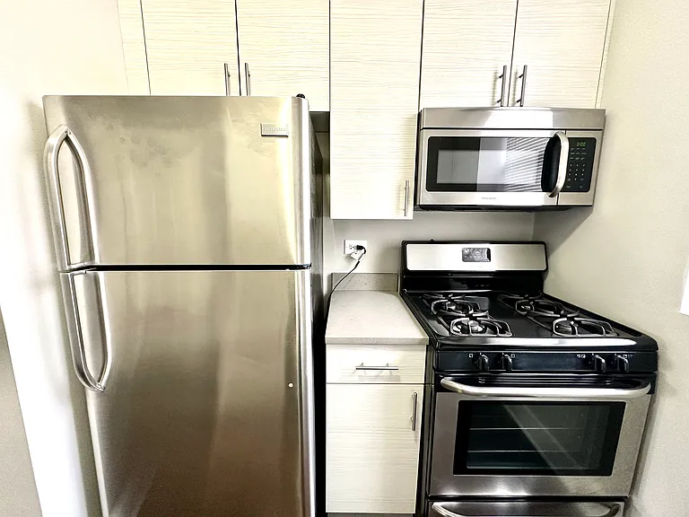 2130 N Sawyer Ave #2E — Photo 4
