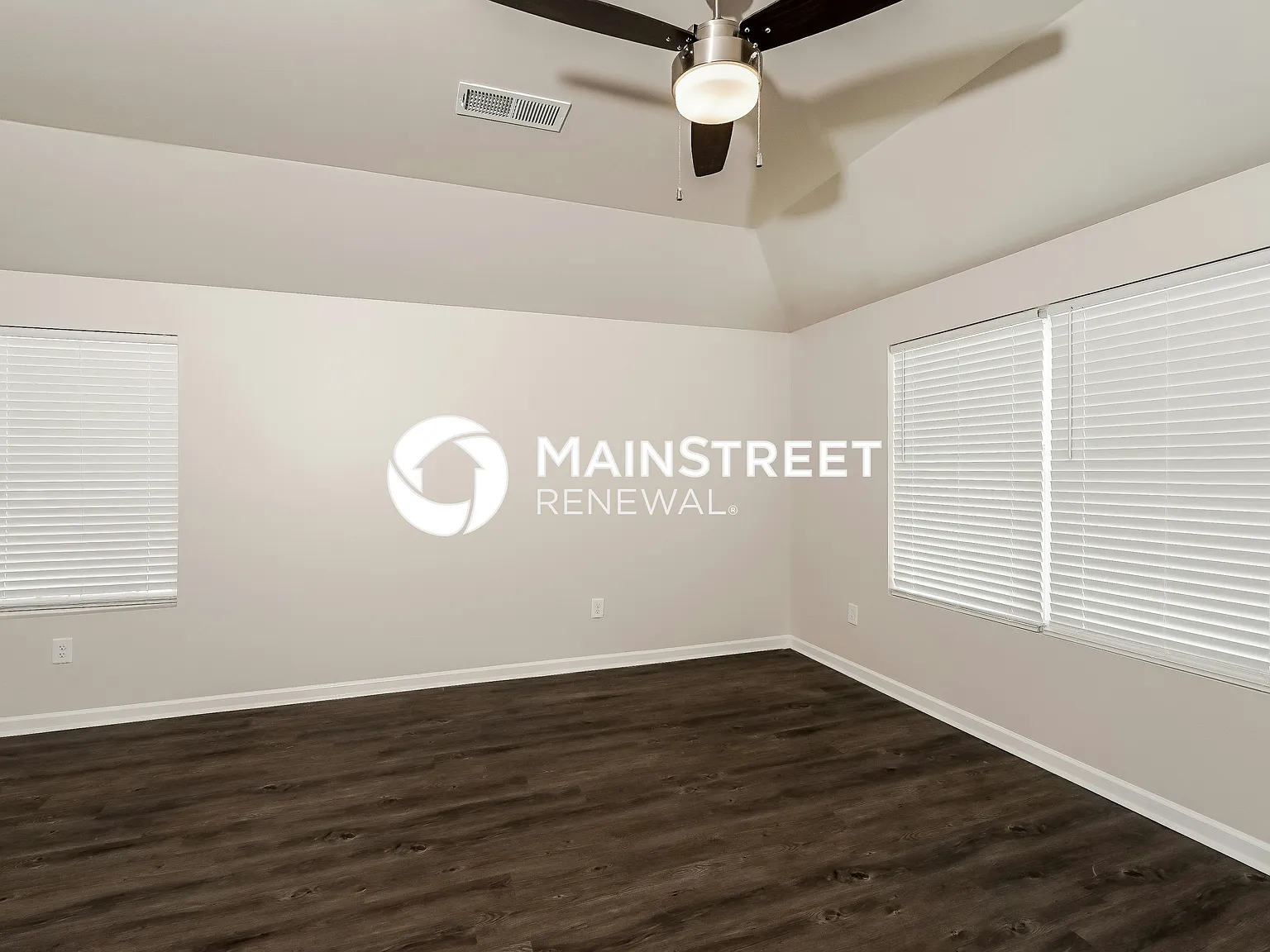 145 Jonathan Dr — Photo 4