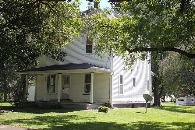 1st image of 316 E Walnut St