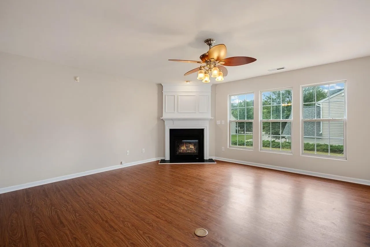 3 bed, 2.5 bath, 1750 sqft, $2,095 — Photo 4