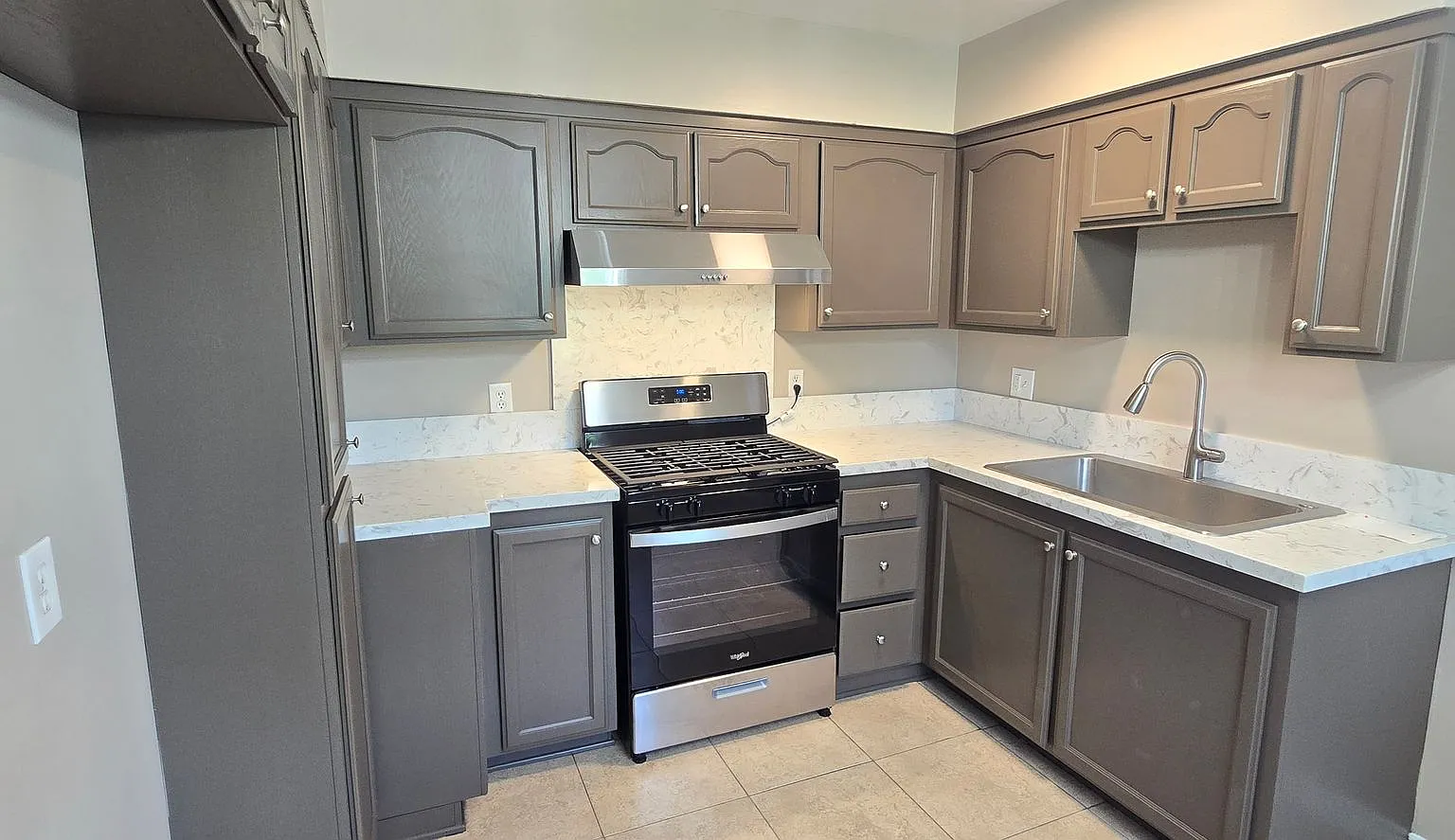 405 S Kroeger St — Photo 2