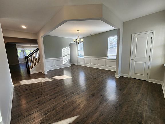3rd image of 501 Angel Oak Dr