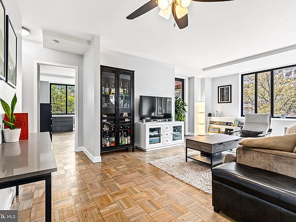 4th image of 1121 Arlington Blvd APT 331