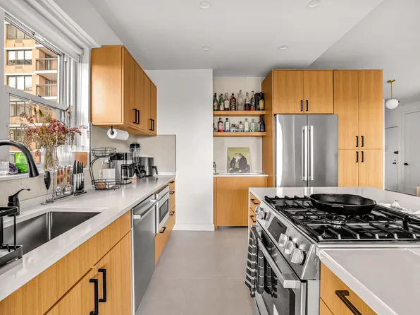 60 East 8th Street image 4 of 6