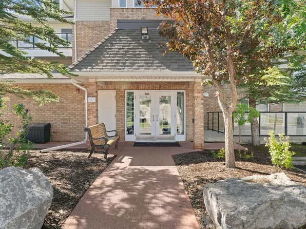 950 Arbour Lake Rd NW #2209, Calgary, AB T3G 5B3
