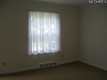 4th image of 13819 Highlandview Ave