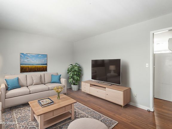 4th image of 2414 Lyndon Ave #6