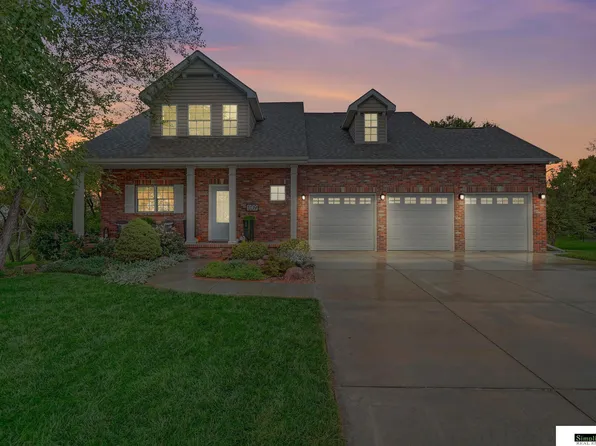 109 Scotts Creek Pl, Hickman, NE 68372