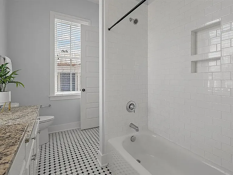 61 Amherst St #B — Photo 14