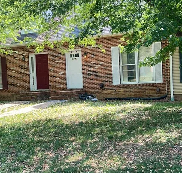 1047 Blue Ridge Dr — Photo 2