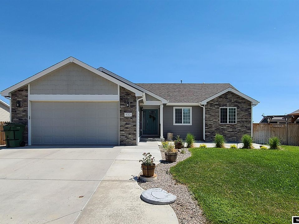 1st image of 933 Meadowlark Dr