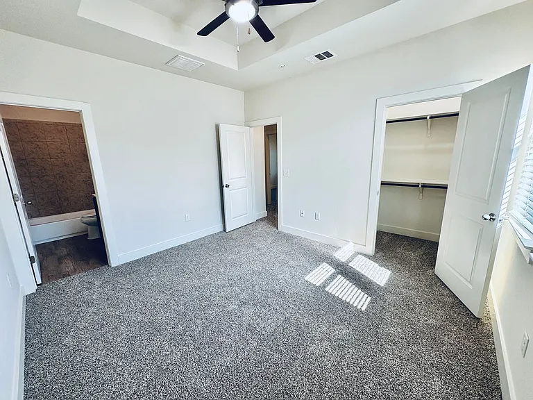 2216 Creekside Ln — Photo 29