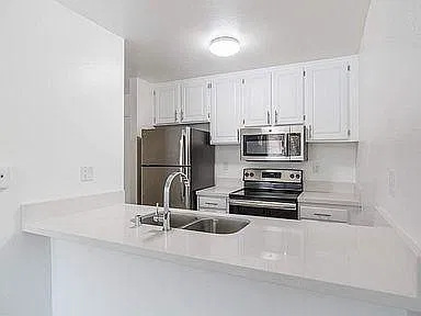 1 bed, 750 sqft, $2,100 — Photo 2