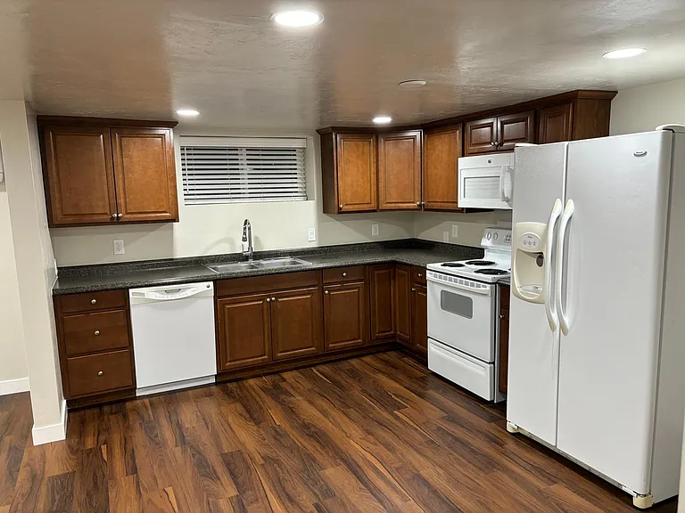 1024 S Main St #BASEMENT — Photo 6