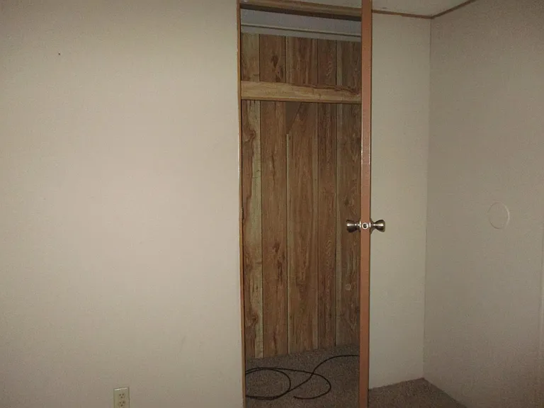 413 Debby St — Photo 9