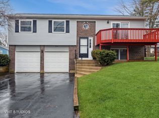 204 Palisades Ln, Cary, IL 60013