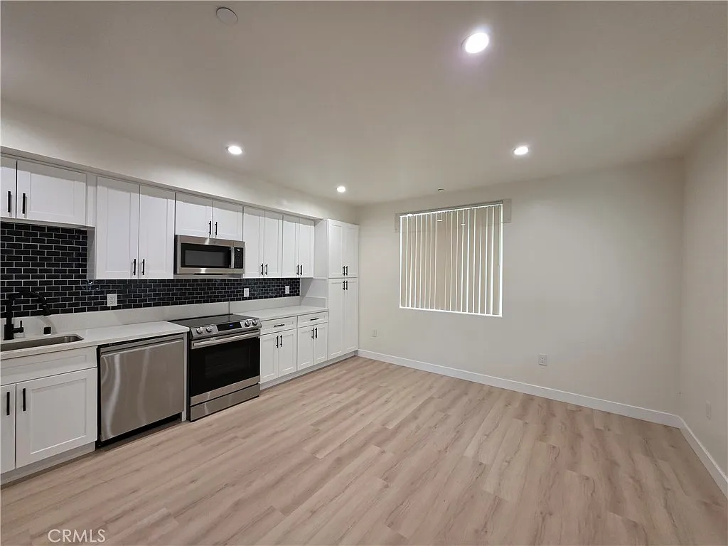 Studio, 400 sqft, $1,695 — Photo 4