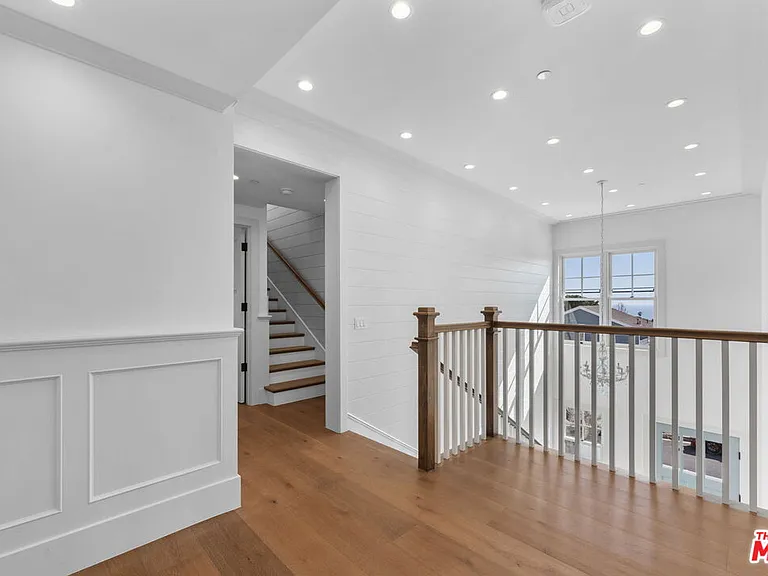 566 Ida St — Photo 39