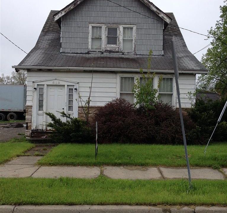2nd image of 613 W Atherton Rd