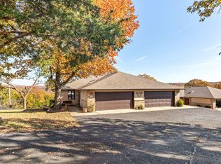11 Yacht Ln, Kimberling City, MO 65686