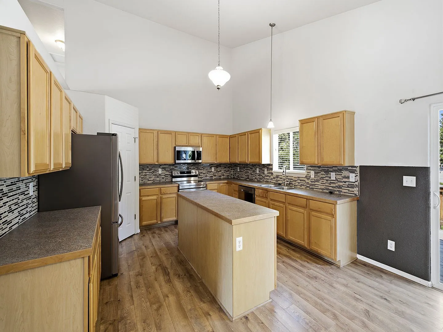 Beautiful 3 bed 2.5 Bath Home in East Loveland, CO! — Photo 4
