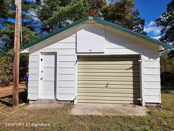 3rd image of 6595 Wickert Rd
