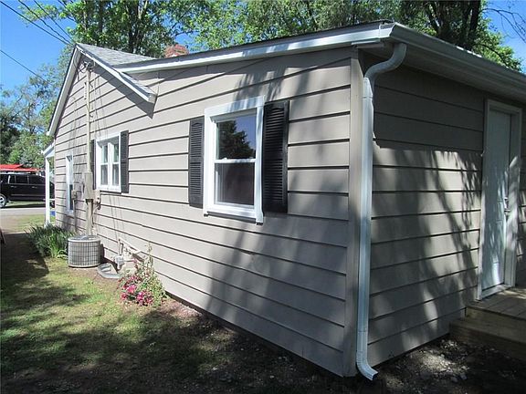 4th image of 585 Parkway Dr