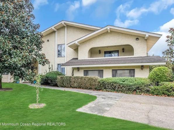 38 Old Farm Road, Oakhurst, NJ 07755